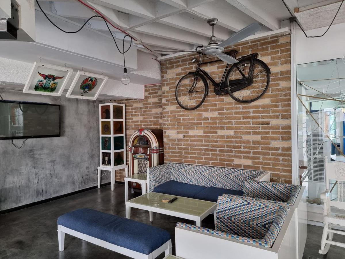 Nereus Hotel 파포스 외부 사진